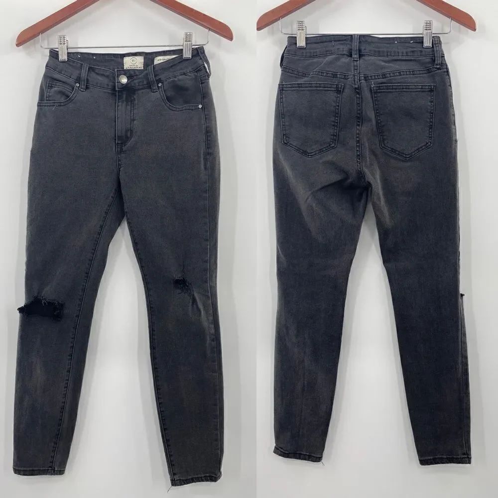 3For$20 Cotton On 91 Black was ripped Jeans size 4